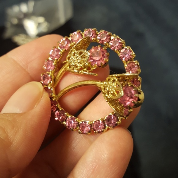 VINTAGE Gold tone BROOCH - Picture 2 of 4